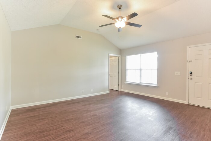 Building Photo - 956 Tom Hailey Blvd