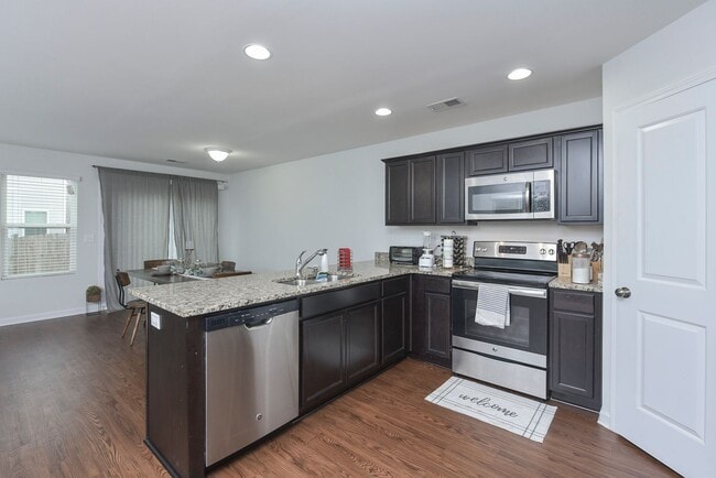 Building Photo - Modern Comfort in a Quiet Cul-de-Sac – 3 B...