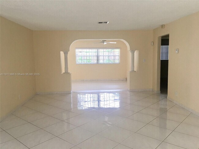 Building Photo - 5706 NE 17th Terrace