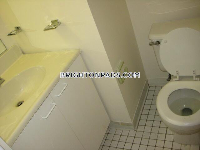 Building Photo - 146 N Beacon St