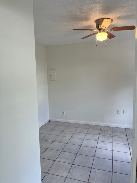 Building Photo - 3142 SE Hawthorne St