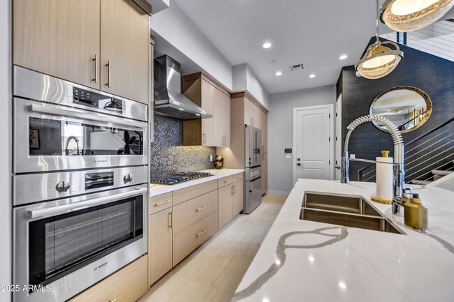 Building Photo - 1 Easy St