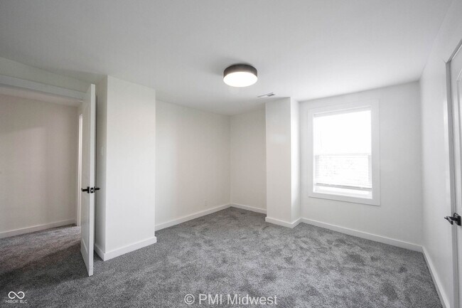 Building Photo - 428 N Bradley Ave