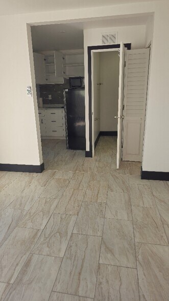 Building Photo - 18960 NW 7th Ave