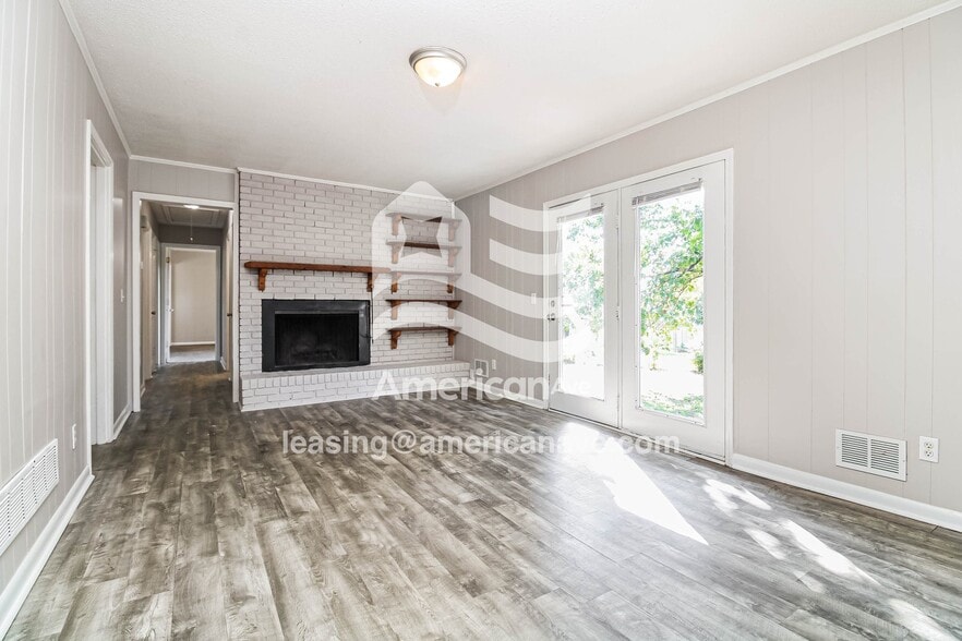 Building Photo - 205 Reseda Dr