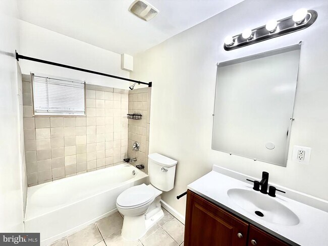 Building Photo - 2000 McHenry St