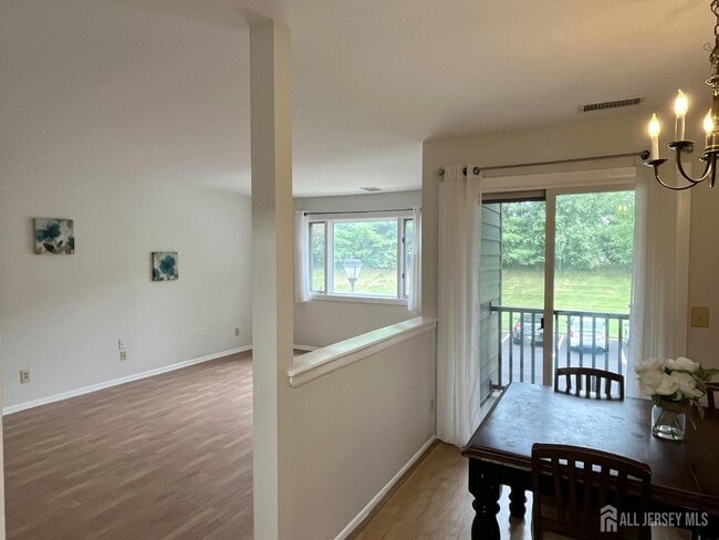 Building Photo - 2217 Sayre Dr
