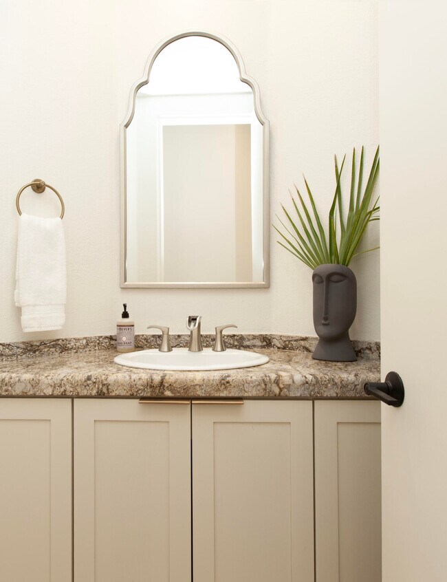 Building Photo - 48550 Capistrano Way