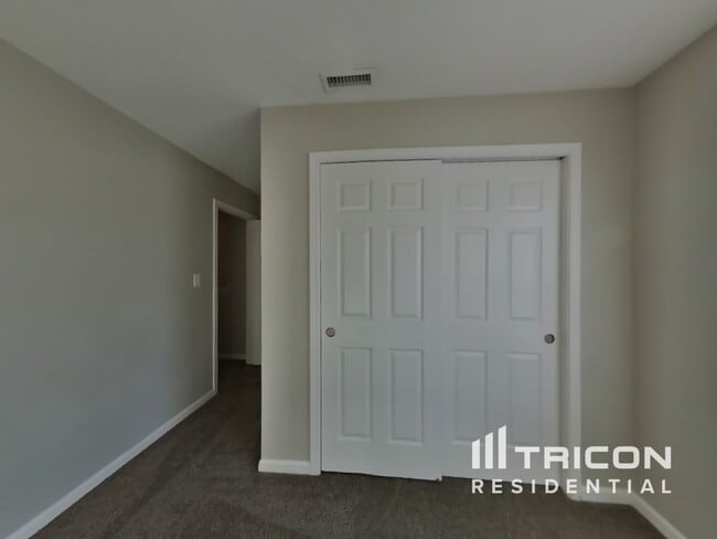 Building Photo - 8018 Bach Dr