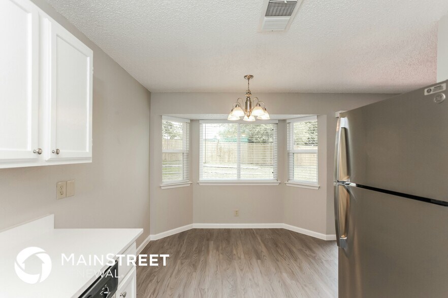 Building Photo - 7111 Apache Ridge