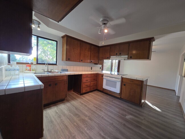 Building Photo - 55 Sherman Dr