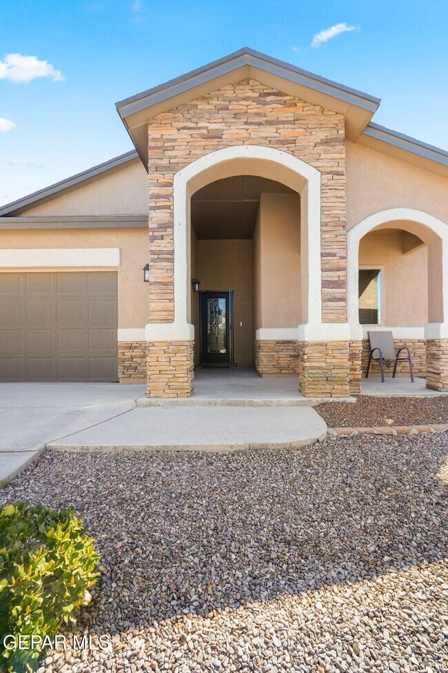 Building Photo - 14820 Mike a Mendoza Ave