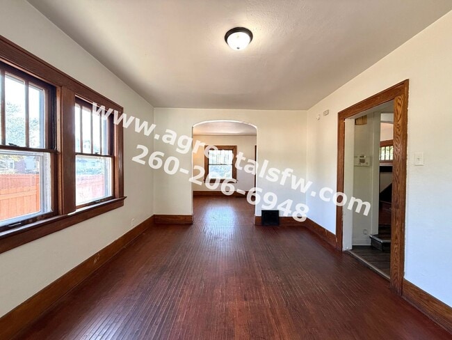 Building Photo - 3 Bedroom House