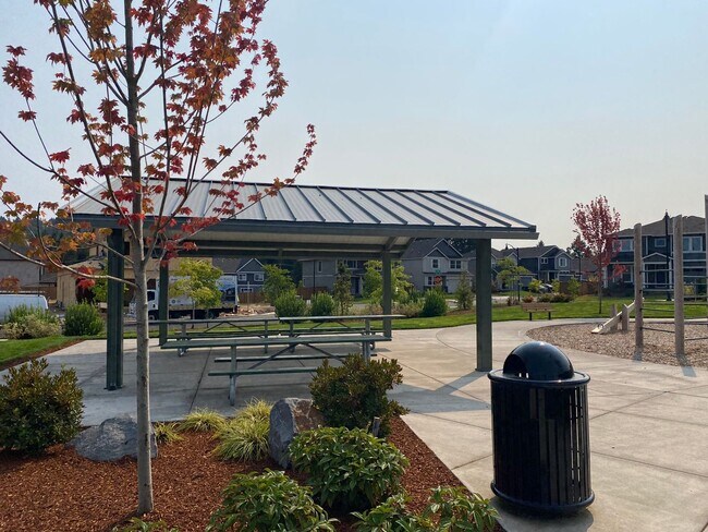 Building Photo - 17705 SW Lockwood Ct