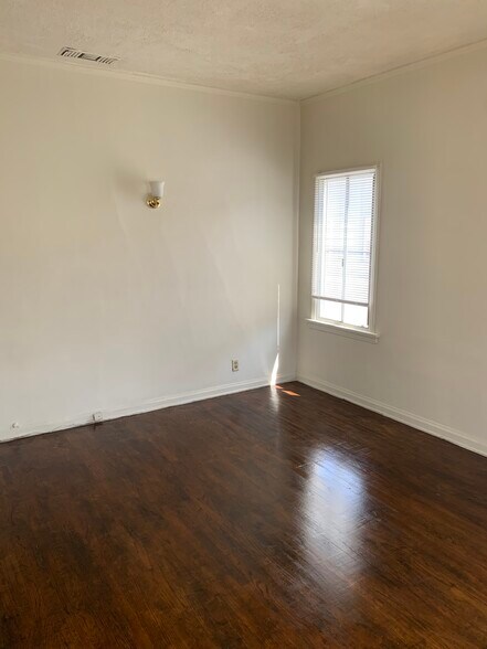 Building Photo - 824 S Curson Ave