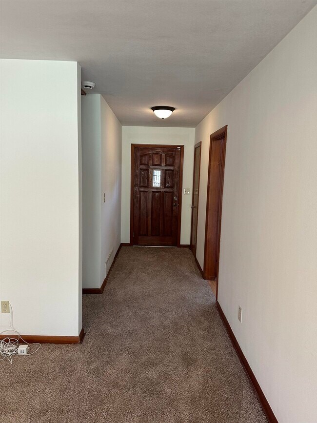 Building Photo - 1406 Devils Dip