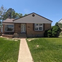 Building Photo - August Rent Free! 5 Bed 2 Bath Single Fami...