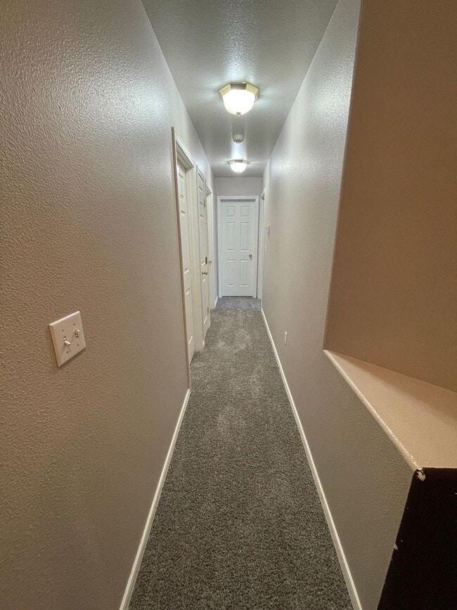 Building Photo - APPLY NOW, AND GET A $900 DISCOUNT ON YOUR...