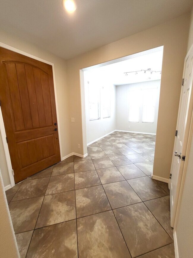 Building Photo - 1053 Via Canale Dr