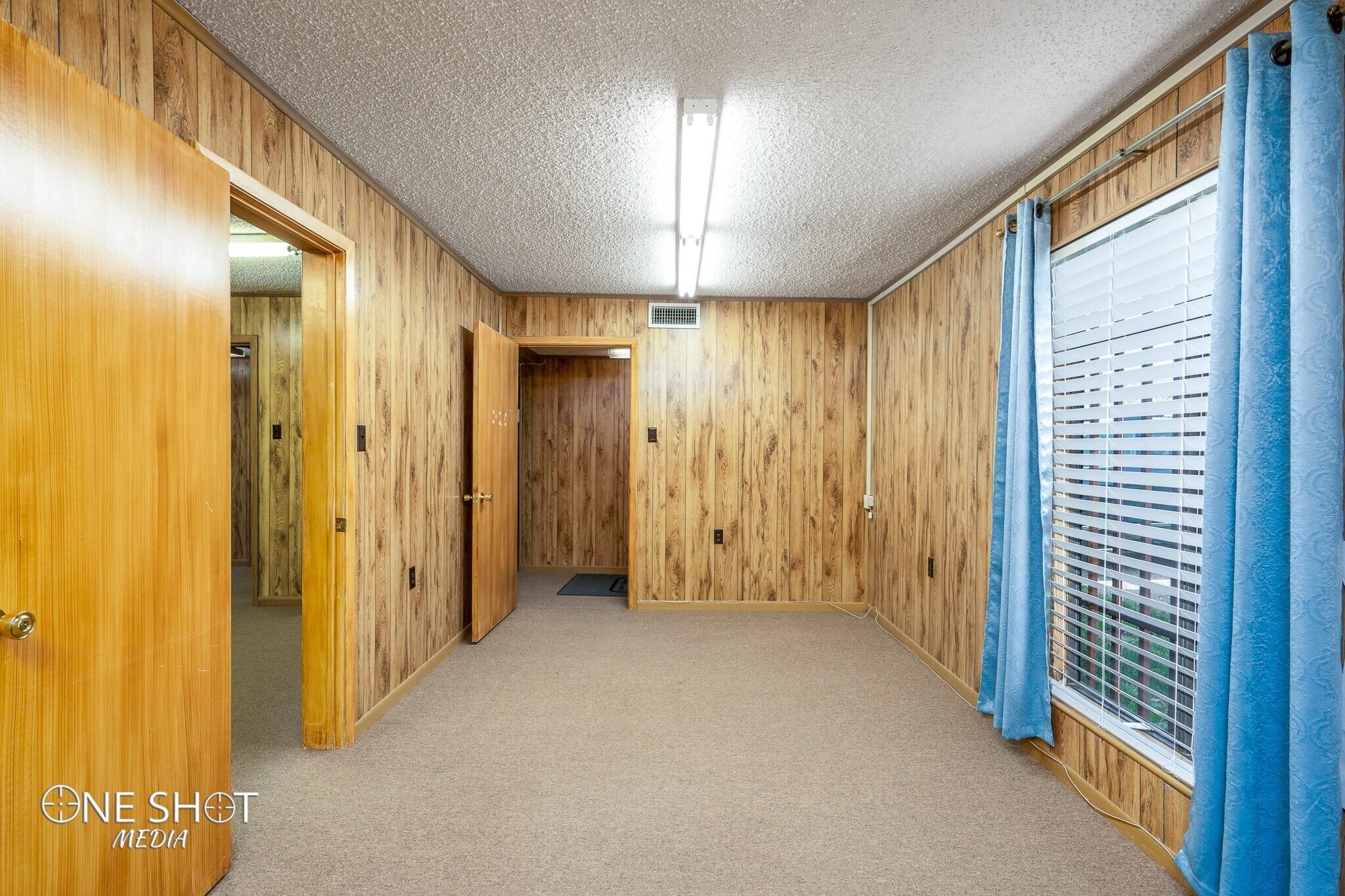 Building Photo - 216 Oak St