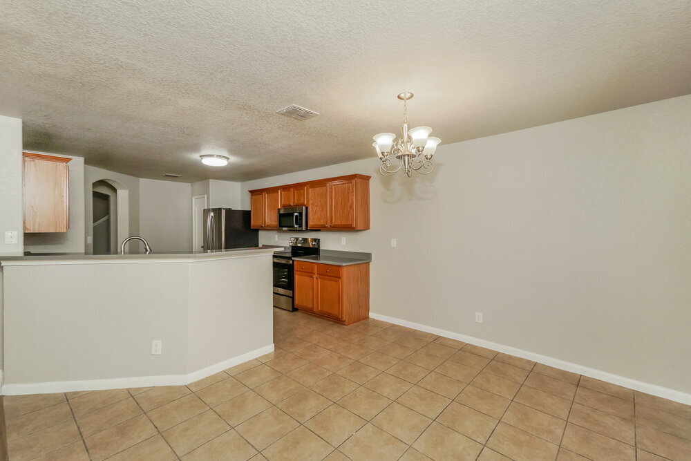 Building Photo - 10319 Royal Estate