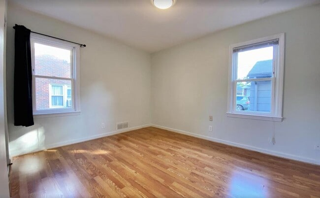 Building Photo - 2600 Browns Ln