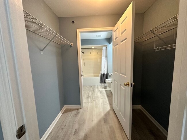 Building Photo - Gorgeous 2 bed/2 bath located in gated community!