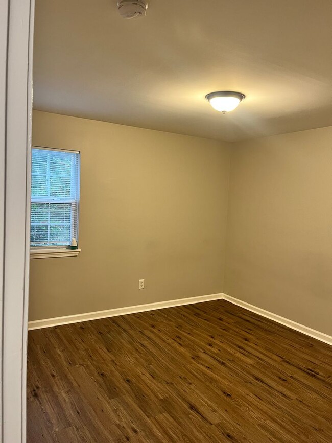 Building Photo - Two bedroom, 1.5 bath condo in High Point-...