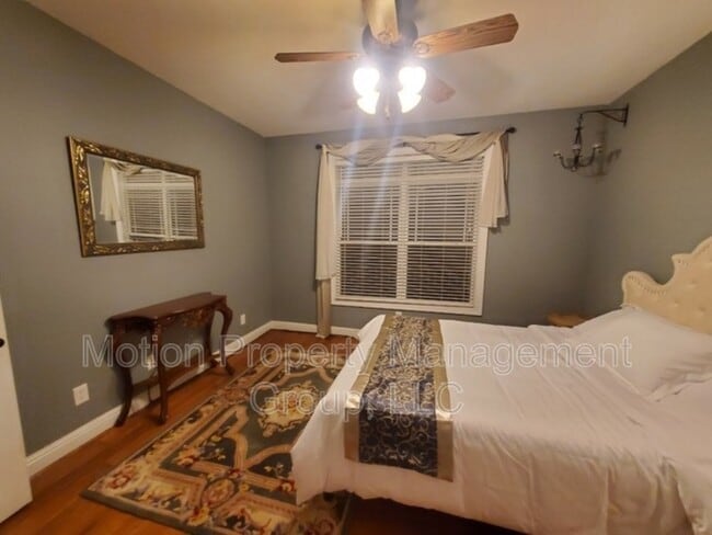 Building Photo - 682 E Mourning Dove Ct