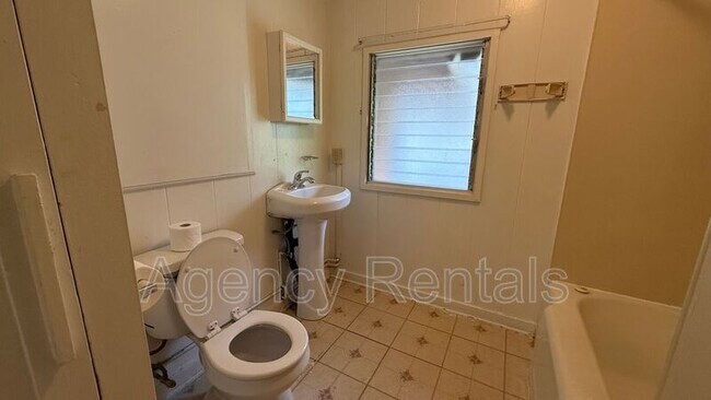 Building Photo - 720 Mahiai St