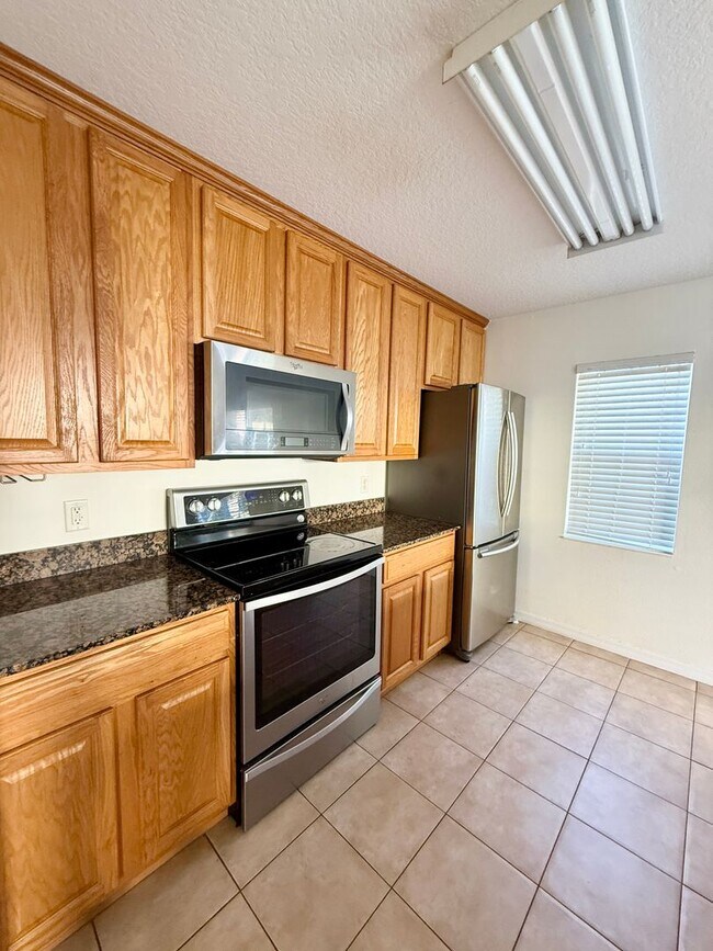 Building Photo - Coquina Key Townhomes Gated community 3/2.5