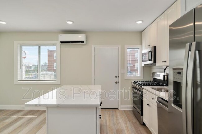 Building Photo - 607 Ponca St
