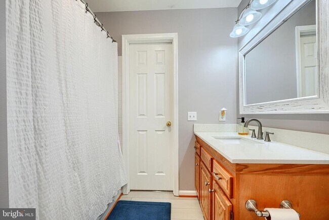 Building Photo - 215 Gracecroft Ct