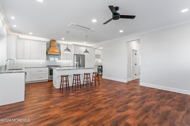 Building Photo - 95-99 Bay Ave