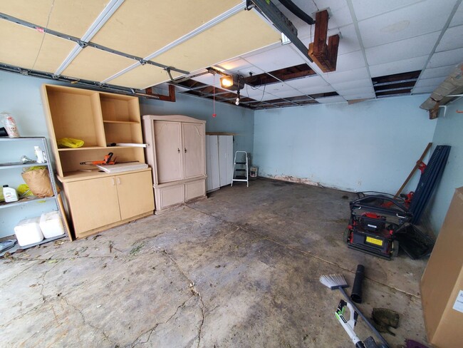 Building Photo - 2 Bedroom Single Family Ranch