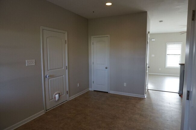 Building Photo - 3 Bedroom 2.5 Bathroom with a Bonus Room located in The Cottages at Petersburg Subdivision, Richl...