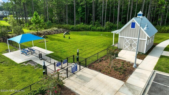 Building Photo - 65 Mellowood Ln