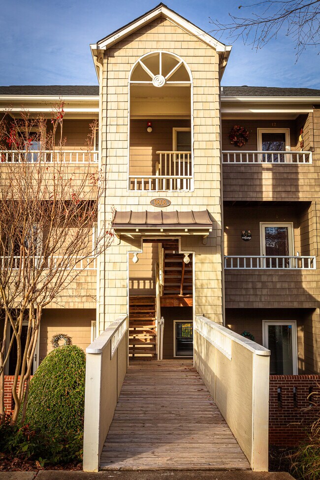 Building Photo - 9808 Emerald Point Dr