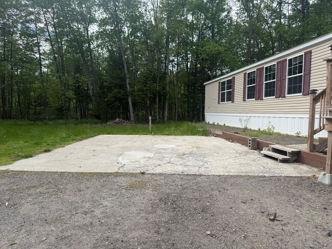 Building Photo - Nearly new 3 bedroom mobile home on a big ...