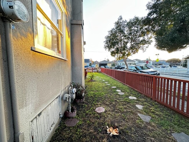 Building Photo - 1010 Dutton Ave