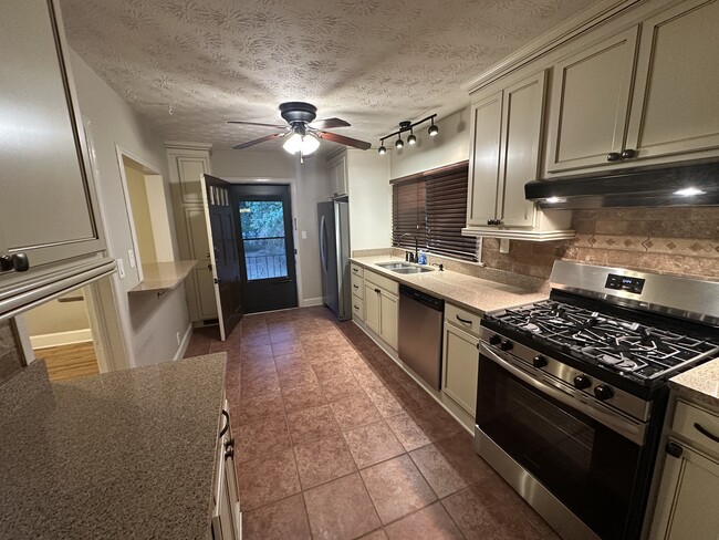 Building Photo - 958 Winburn Dr