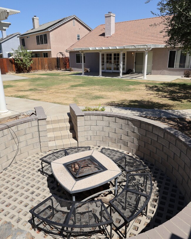 Building Photo - 4 Bedroom 2 Bath House for Rent in Northwe...