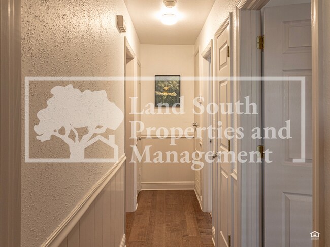 Building Photo - 327 Easton Dr