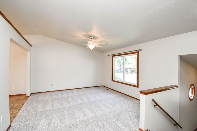 Building Photo - 705 N Montgomery Ct