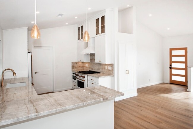 Building Photo - Beautifully Remodeled Mesa home with Ocean...