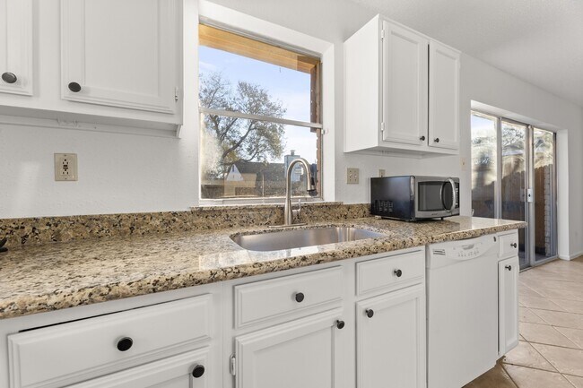 Building Photo - 3932 Frontier Dr