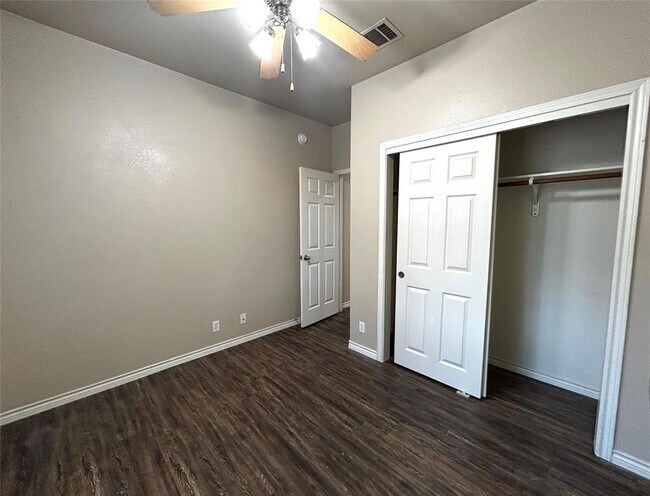 Building Photo - 408 Nelray Blvd