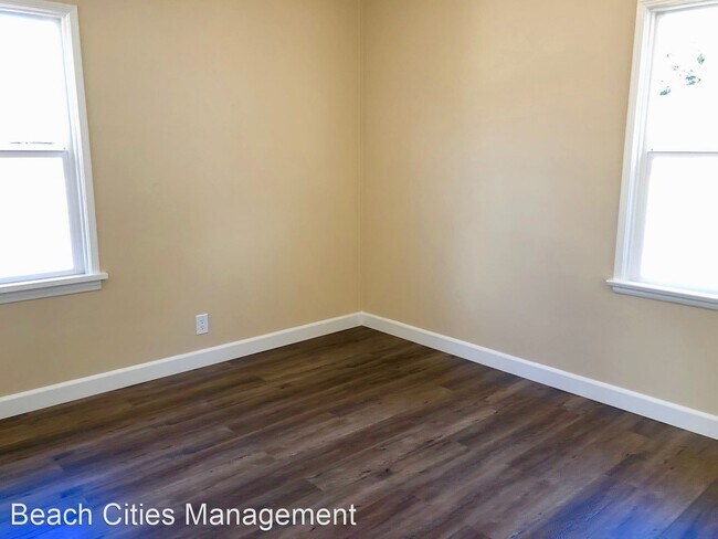 Building Photo - 3 br, 1 bath House - 213 E 45th Street