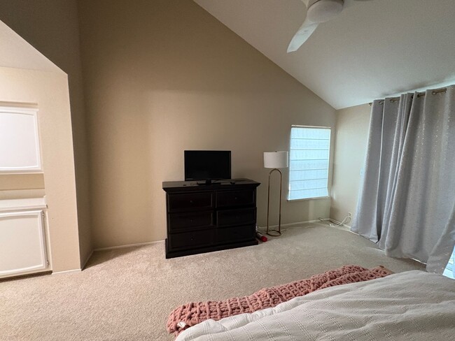 Building Photo - 1818 Stratton Cir