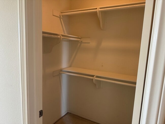 Building Photo - ONE MONTH FREE RENT! Beautiful 4 bedroom, ...
